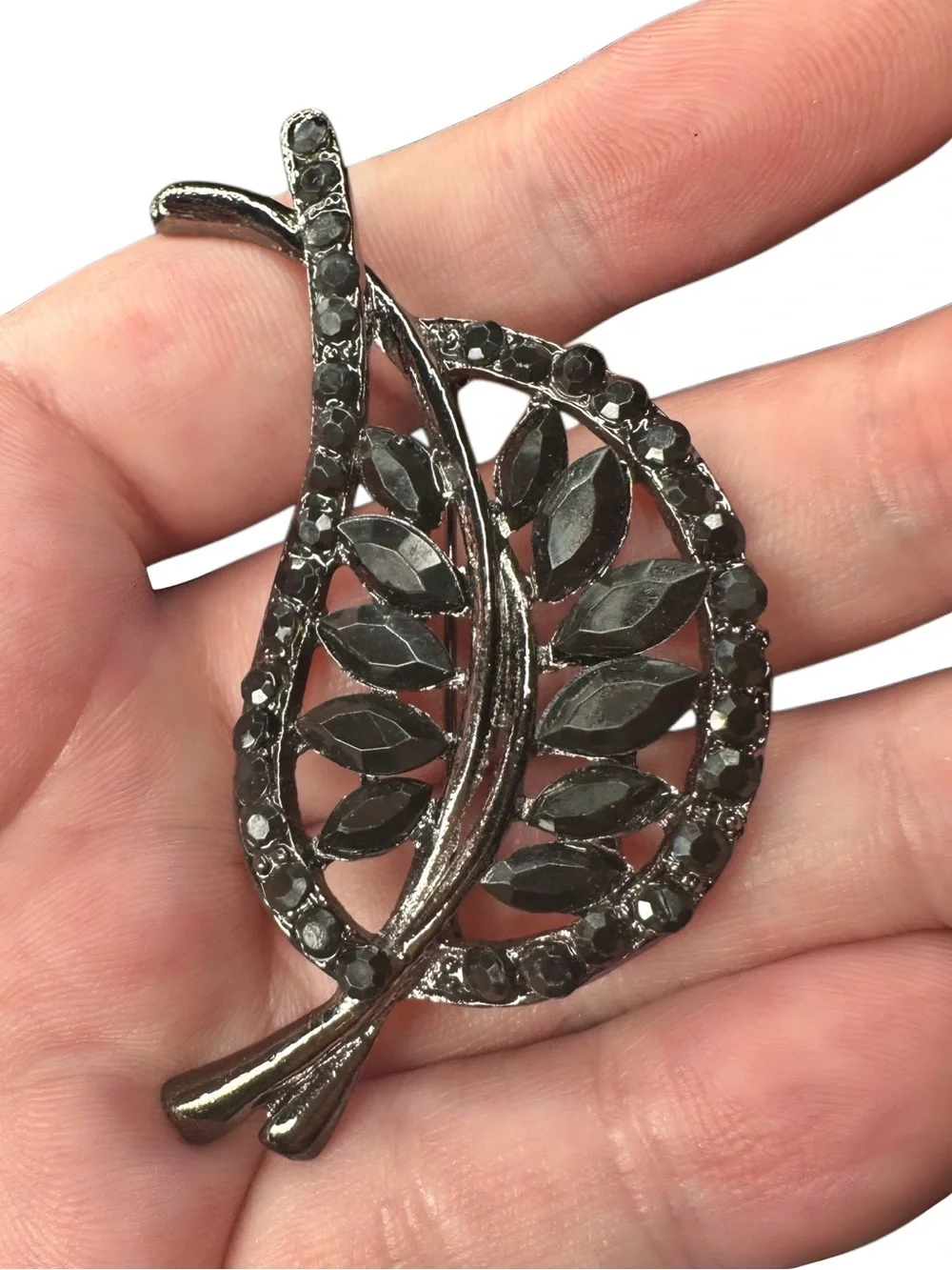 5/$25 😻 Black Leaf Crystal Brooch